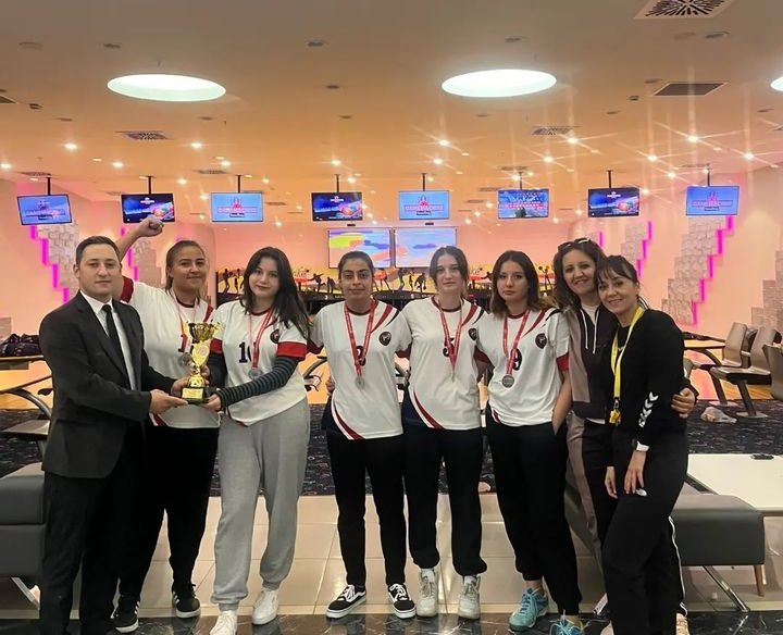 LisesiToros's tweet photo. Bowling Turnuvasında Okulumuz Antalya ikincisi oldu. öğrencilerimizi tebrik ederiz.@antalyamem07 @07kepezmem https://t.co/BrtiLVYdZL