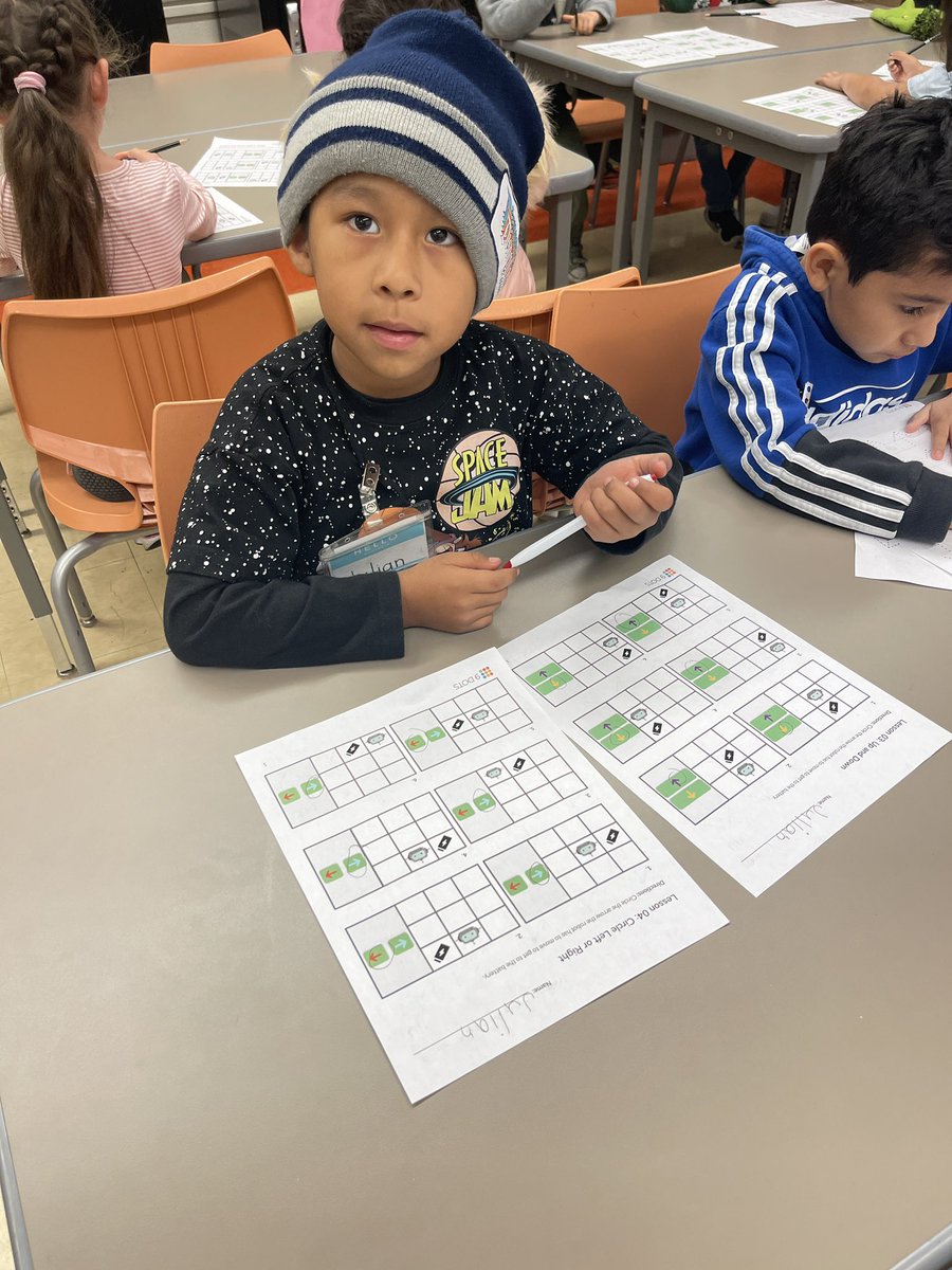 beethovenes's tweet photo. Beethoven 🐻 Bears in UTK and Kindergarten are pretty-coding with @9dotscommunity https://t.co/zsM640bxf5