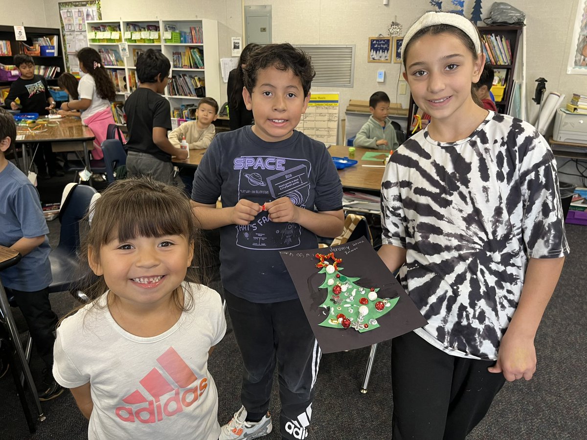 teachertbi's tweet photo. Working with our #RascalBuddies to decorate a tree. #HolidayCraftTime @RascalPride #RowlandRascals @micheleasprer https://t.co/VlOmc5snyd