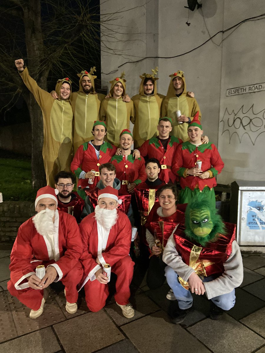 ReigateRobots's tweet image. The boys fuck.