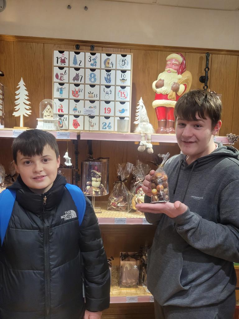 CoedcaeMFL's tweet photo. Busy afternoon on our #SaintOmer2023 tour: visit of the chocolate factory and the shopping centre. 🍡🍫��🍭 #CoedcaeSchool #chocolateheaven #treattime https://t.co/vLr8FpcUKr