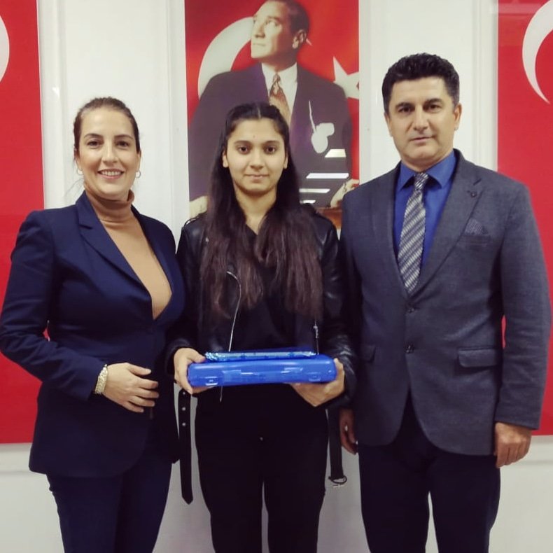 LisesiToros's tweet photo. "Dilimizin Zenginlikleri Projesi Kapsamında öğrencimiz Rufina Abdullayeva hazırladığı sözlük ile liseler arasında derece yaptı. Öğrencimızi tebrik ederiz. @07kepezmem @antalyamem07 @hantugra1611 https://t.co/htdu7EN8Bo