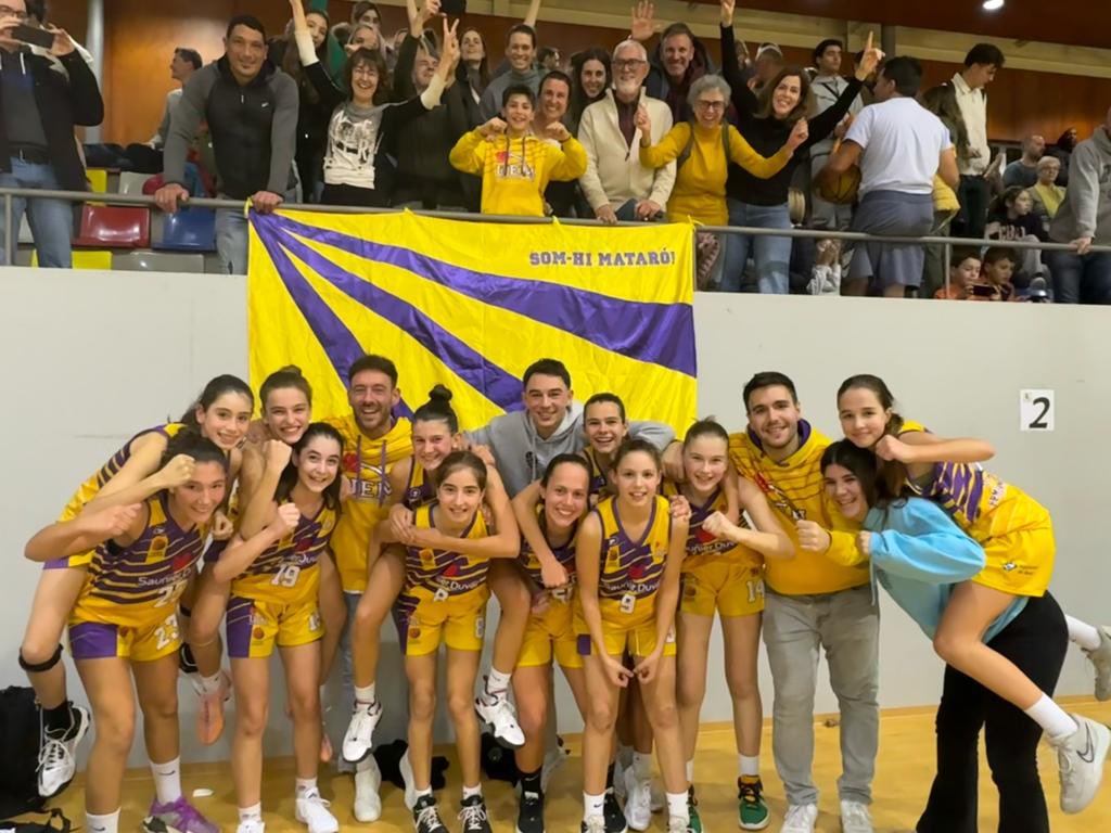 uemataro's tweet photo. 🔥 𝗔 𝗟𝗔 𝗙𝗜𝗡𝗔𝗔𝗔𝗔𝗔𝗔𝗔𝗔𝗔𝗟 del Torneig de Parets!

✅ PARTIDÀS a les semis i victòria per 66 a 57 a la Penya!

🤟🏻 Demà lluitarem per ser les campiones del prestigiós torneig del @CBParets!
🙌🏻 A per totes, equip!
#somgrocs💛💜 https://t.co/1I3x7kmN5w