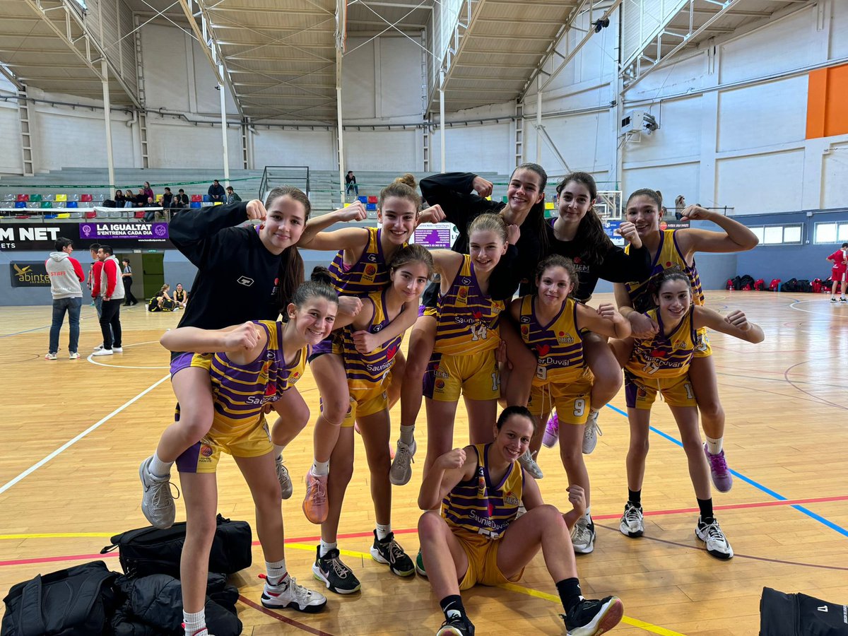 uemataro's tweet photo. 🔥 𝗔 𝗟𝗔 𝗙𝗜𝗡𝗔𝗔𝗔𝗔𝗔𝗔𝗔𝗔𝗔𝗟 del Torneig de Parets!

✅ PARTIDÀS a les semis i victòria per 66 a 57 a la Penya!

🤟🏻 Demà lluitarem per ser les campiones del prestigiós torneig del @CBParets!
🙌🏻 A per totes, equip!
#somgrocs💛💜 https://t.co/1I3x7kmN5w