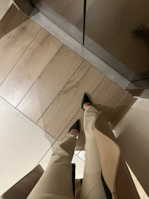 Going out. Send for drinks https://t.co/0rLADEduA9