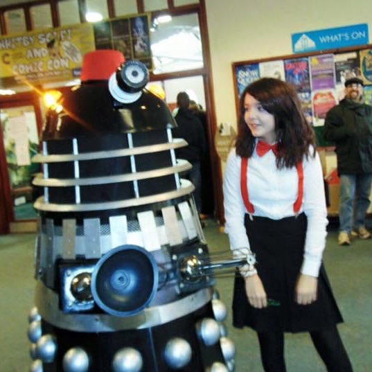 paranormal1diot's tweet photo. 21 yr old gee who sobbed at doctor who tonight vs 15 year old gee who would have passed out https://t.co/hE67qrLta7