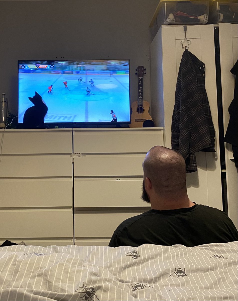 jo_claxton's tweet photo. @MKLightningTV unwell and shattered but enjoying the game from my bed! Come on lightning - you’ve got this!! https://t.co/QBwX9jBE1f