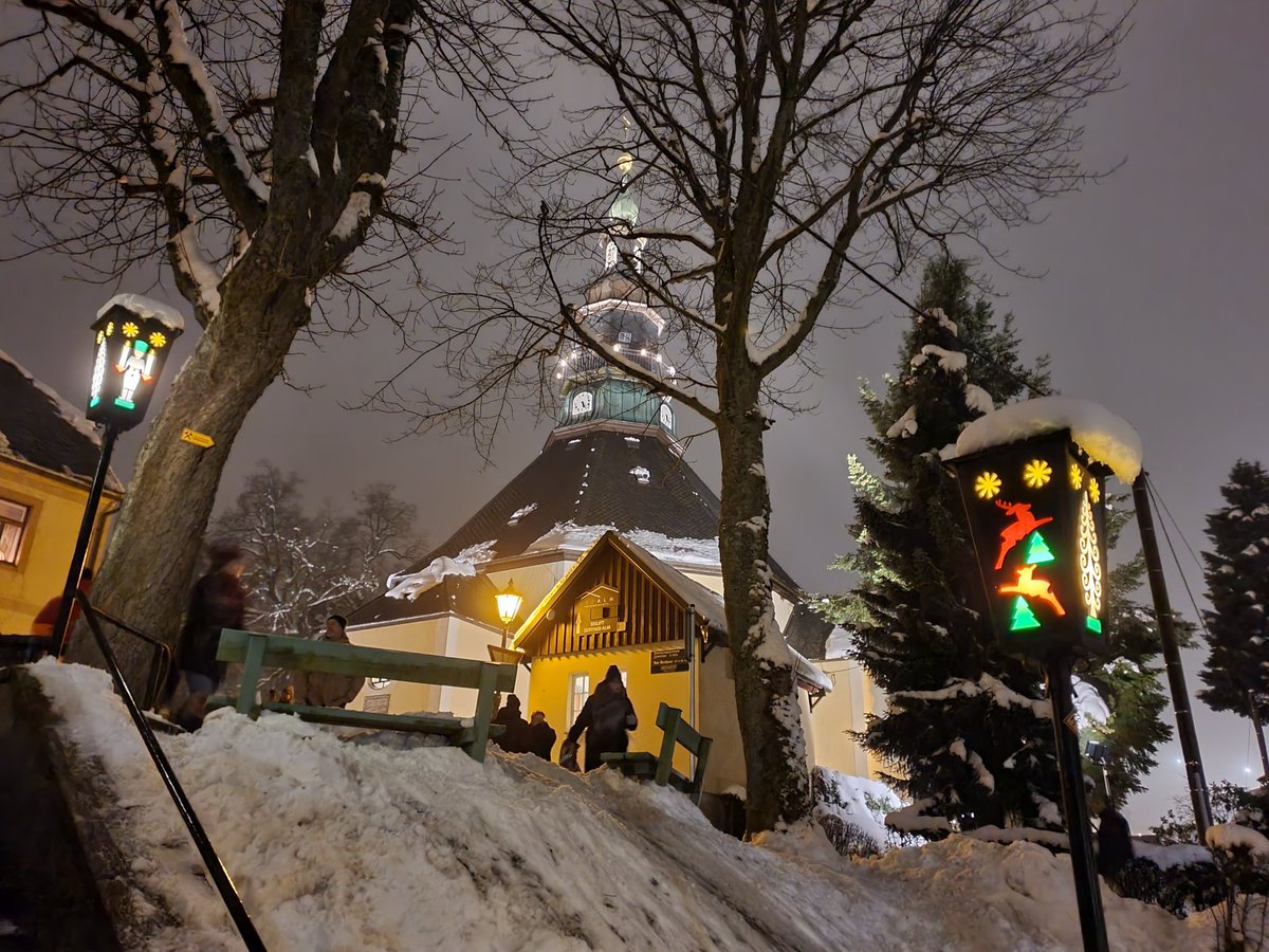 Enjoying #christmastime in beautiful #Seiffen in #Saxony #Germany. #snow #advent #church 
Wir genießen die schöne #Adventszeit in #Sachsen #Deutschland. #Erzgebirge #schnee #winter #Weihnachtszeit #sogehtsächsich #simplysaxony @Sogehtsaechsi @SimplySaxony  @GermanyTourism