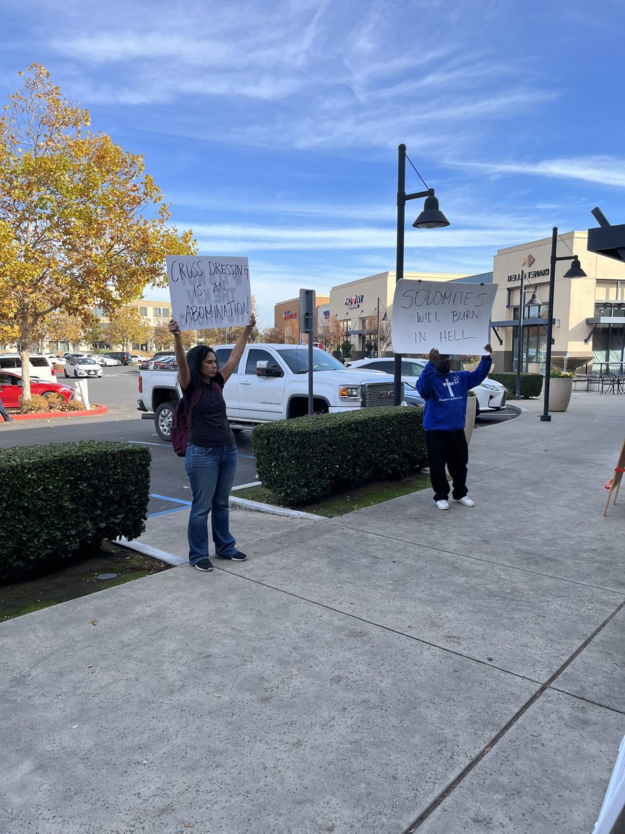 This is the ridiculous stuff my friend’s bookstore, @seat_books has to put up with for being a welcoming space to marginalized communities. A reminder that they ship books in the US and you can get books from them online!!