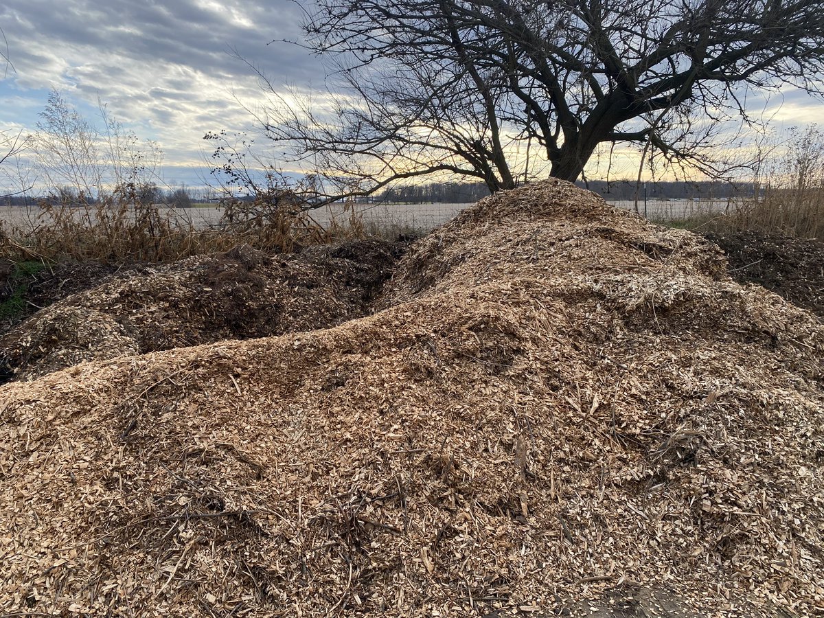 GGunthorp's tweet photo. Every once in a while your ideas work better in real life than you anticipate.  

Adding a Patz mixer wagon for composting our butcher waste is one of those times.  

Composting of butcher waste and mortalities works really well if you add enough carbon and you get it mixed. https://t.co/uJT7hUdFE0