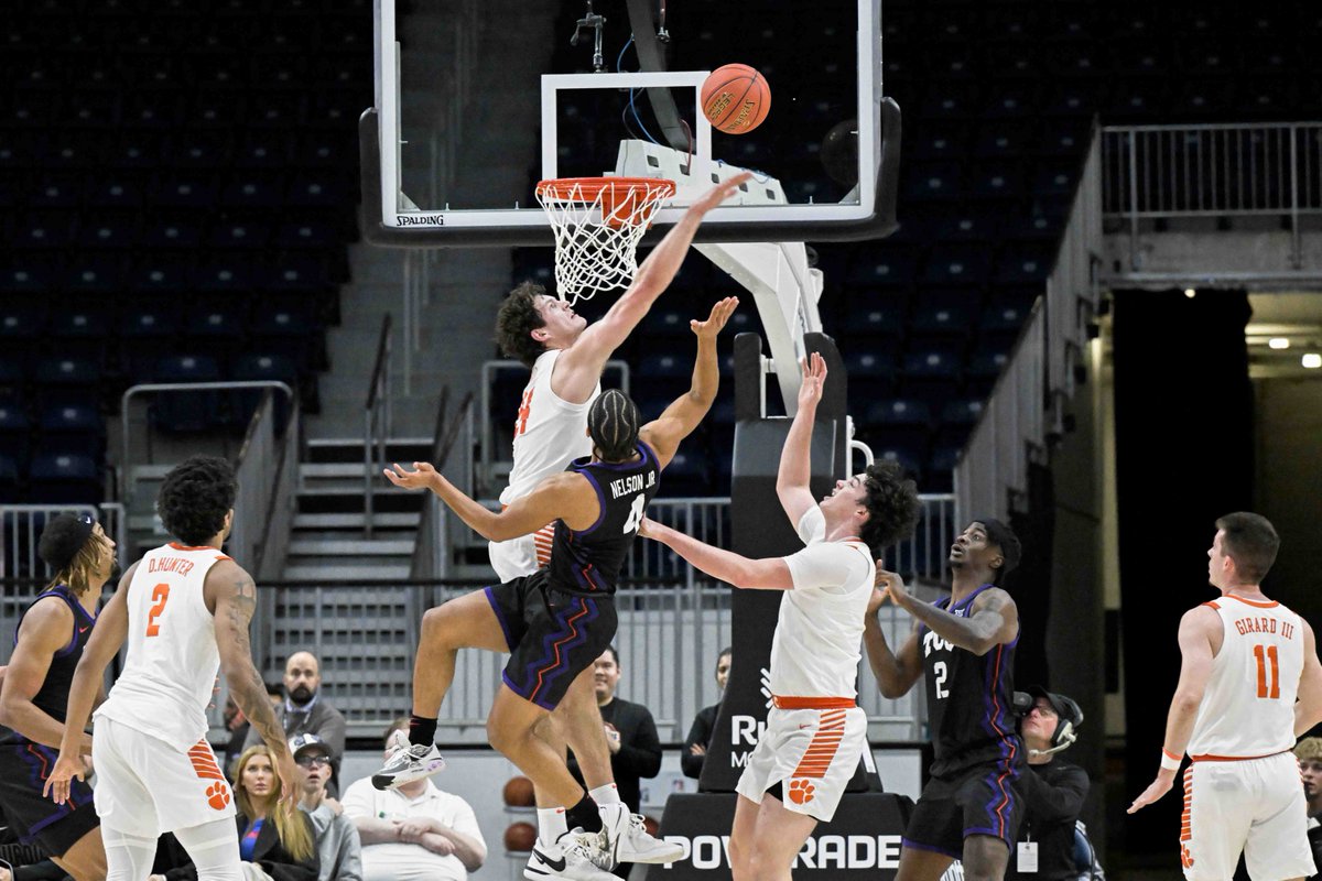 A slam dunk Saturday with @hofseries 🏀 #HOFSeries 📸: Tom Pandi