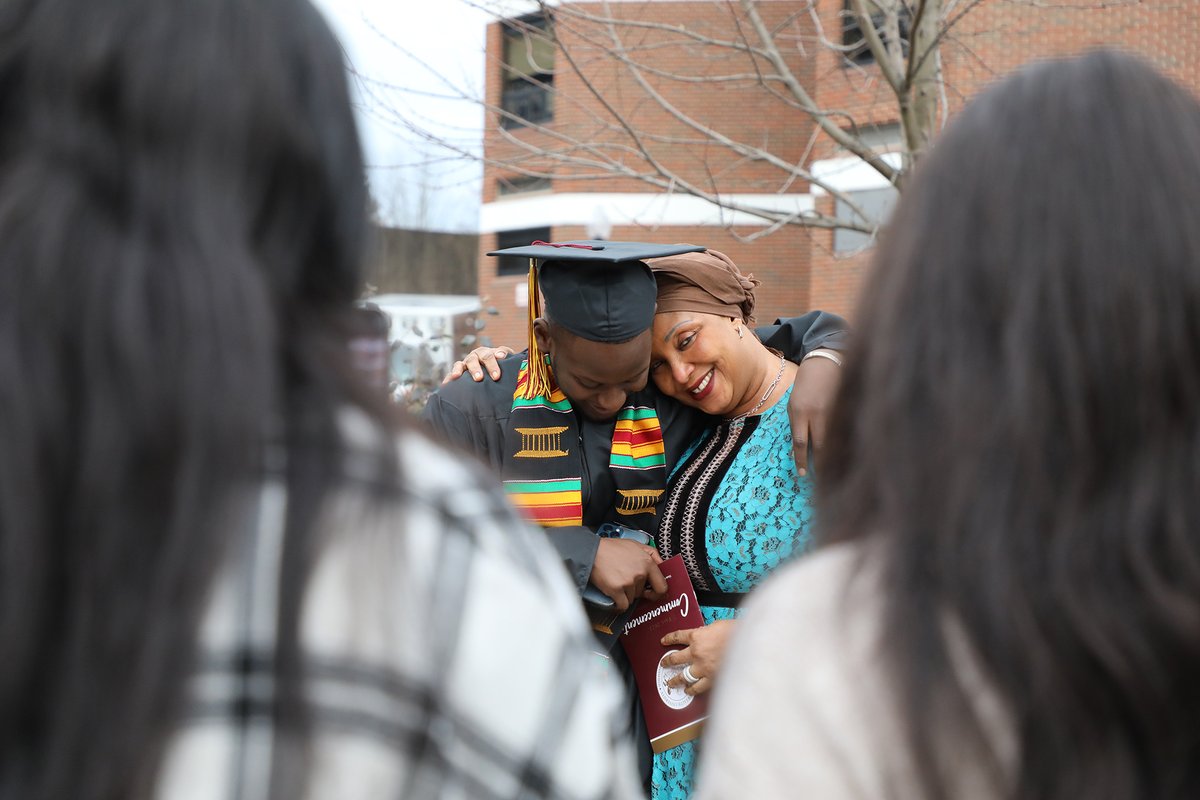 BloomsburgU's tweet image. “You have learned to learn and how to impact change. Those will be the biggest assets you will have in the future. Never stop learning. Never stop being curious, and remain interested in new areas and ideas.” 🎉🎓🐾 #HuskyPride #BloomOnward #HuskyUnleashed #graduation #alumni