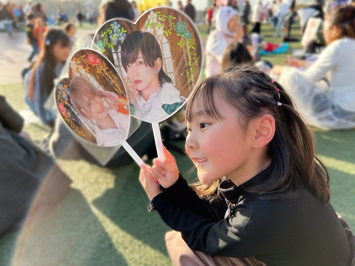 chiitan_444's tweet photo. フリーライブラストという事でりあぴぞくのむしゅめの付き合いのはずがリアルピのファンサが神対応すぎて母も全力で楽しみ声出して喉潰れた😂💓

これからの最前列はSSSチケット買わなきゃ最前列で見れないのに抽選できあちん引きが強い❤️‍🔥

こーたからめっちゃ良い匂いした💛笑 https://t.co/TB2R536fuO