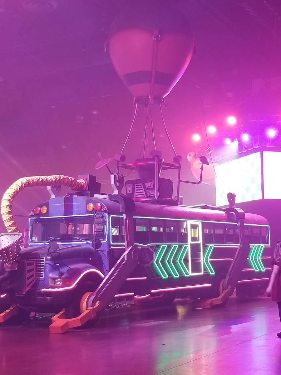 Guys I met Mr Battle Bus