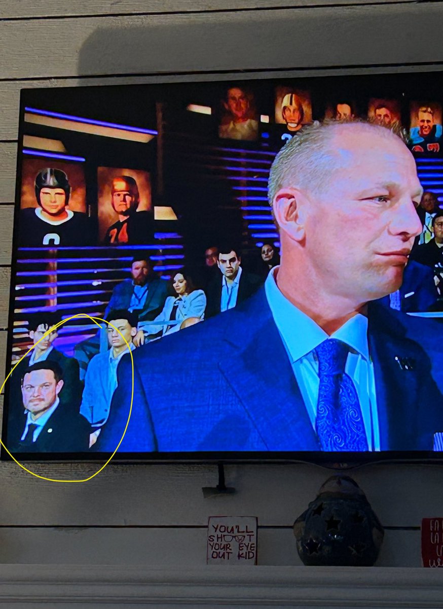 PieGodUW's tweet image. Watching daddy talk to the other grownups. #Penix4Heisman