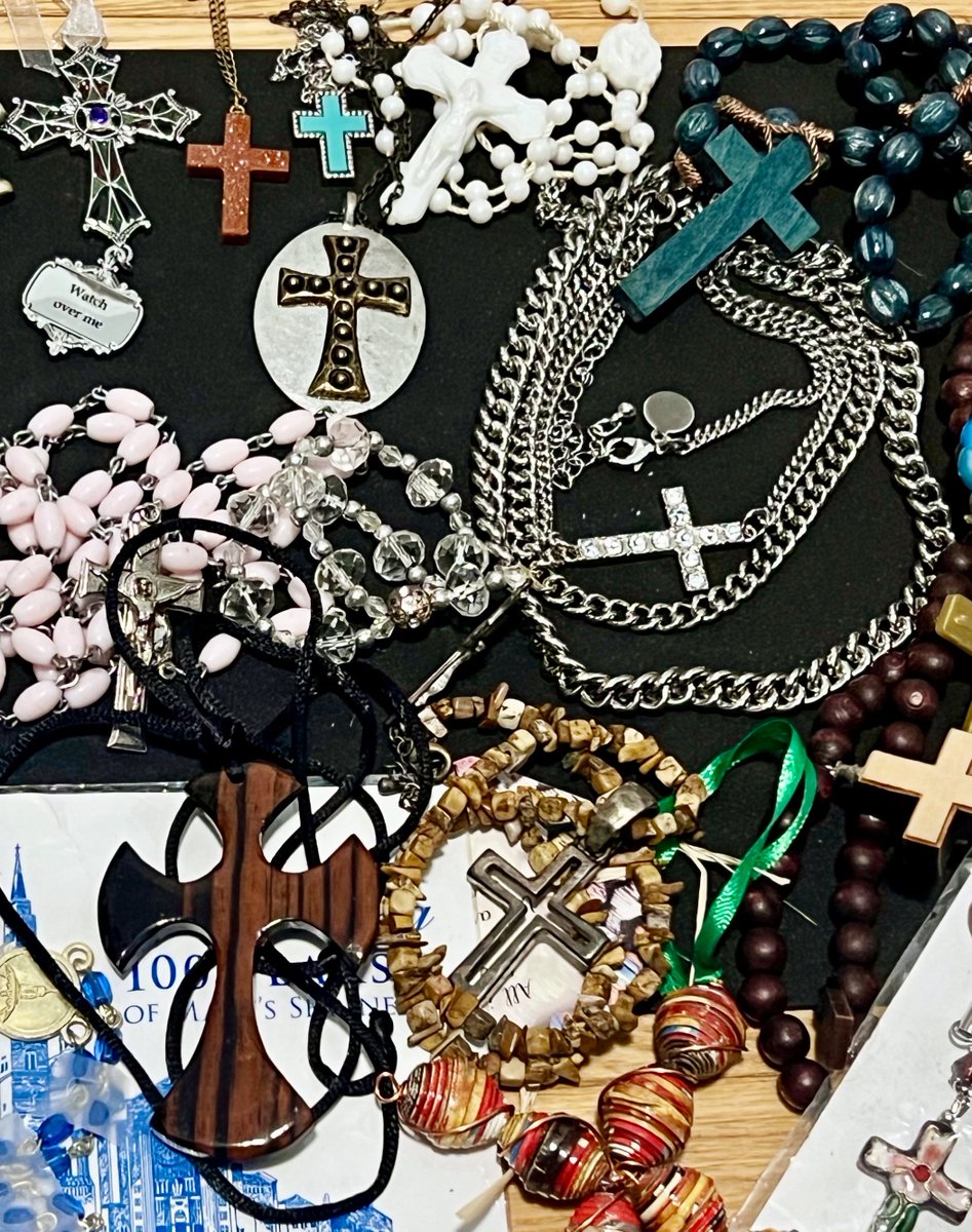 TeriE's tweet photo. WOW ~HUGE #ReligiousJewelry Relic LOT 40+ PC #Rosaries Medals Crosses 1+ LB SHIPS FREE
#JewelryLot #relics #giftideas #giftables #spiritualbeads #prayerbeads #ornaments #collectibles #gifts #religiousgifts #crosses #pendants #necklaces
https://t.co/r4P1hEugEa #eBay via @eBay https://t.co/KO50vIjy0f