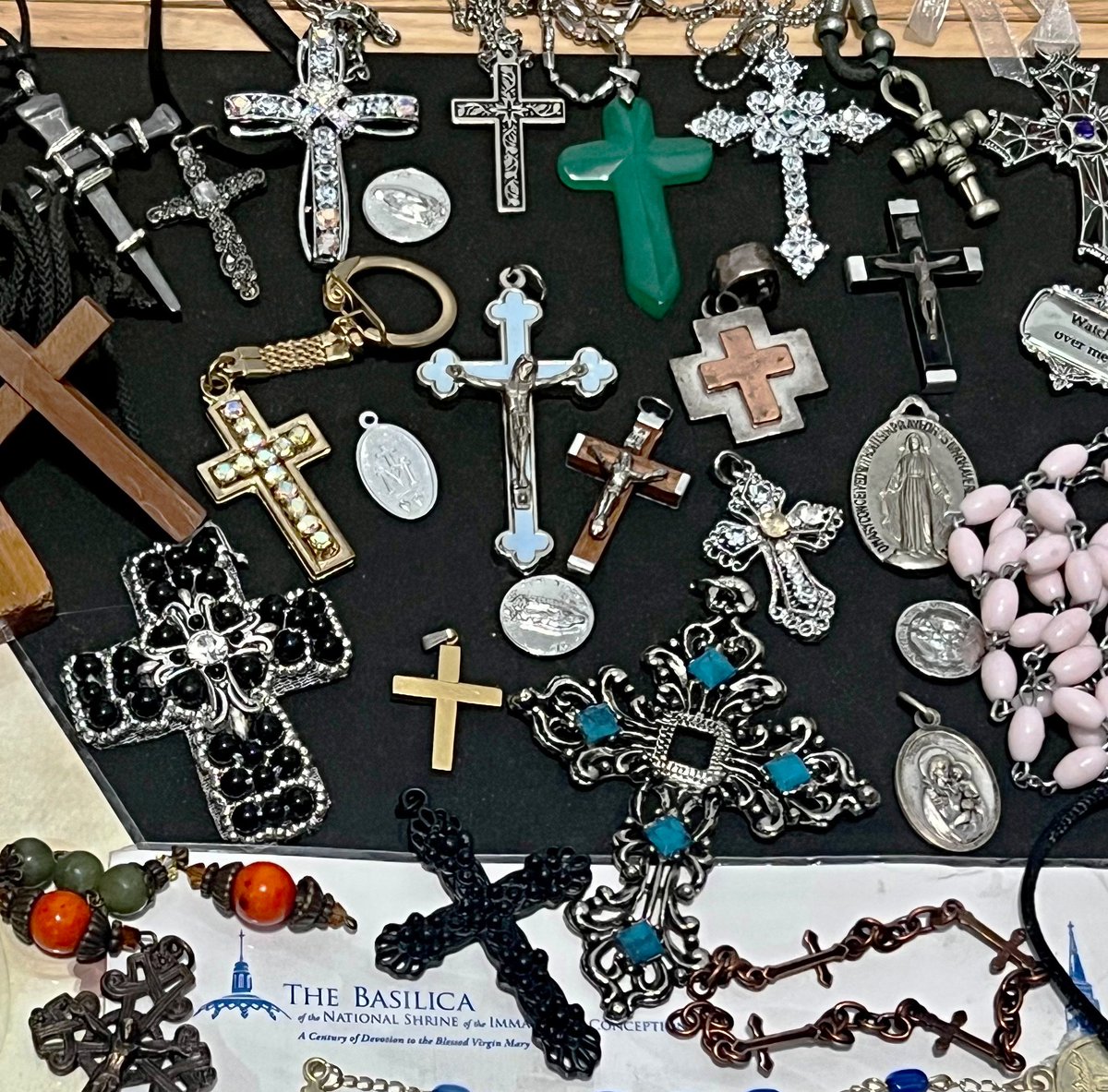 TeriE's tweet photo. WOW ~HUGE #ReligiousJewelry Relic LOT 40+ PC #Rosaries Medals Crosses 1+ LB SHIPS FREE
#JewelryLot #relics #giftideas #giftables #spiritualbeads #prayerbeads #ornaments #collectibles #gifts #religiousgifts #crosses #pendants #necklaces
https://t.co/r4P1hEugEa #eBay via @eBay https://t.co/KO50vIjy0f