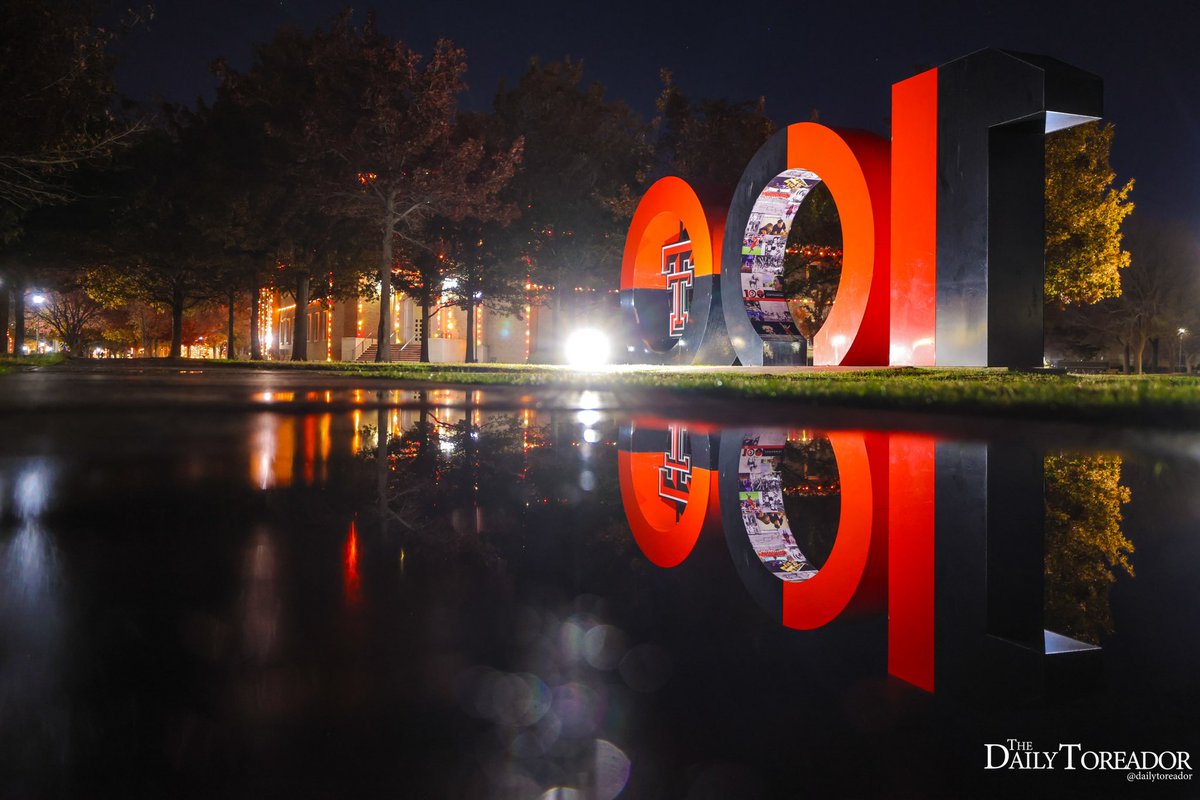 DailyToreador's tweet photo. After the illumination of #TexasTech ‘s campus, puddles of water form during the routine watering of Memorial Circle.
#TTU100 https://t.co/JJ51yoMS2i