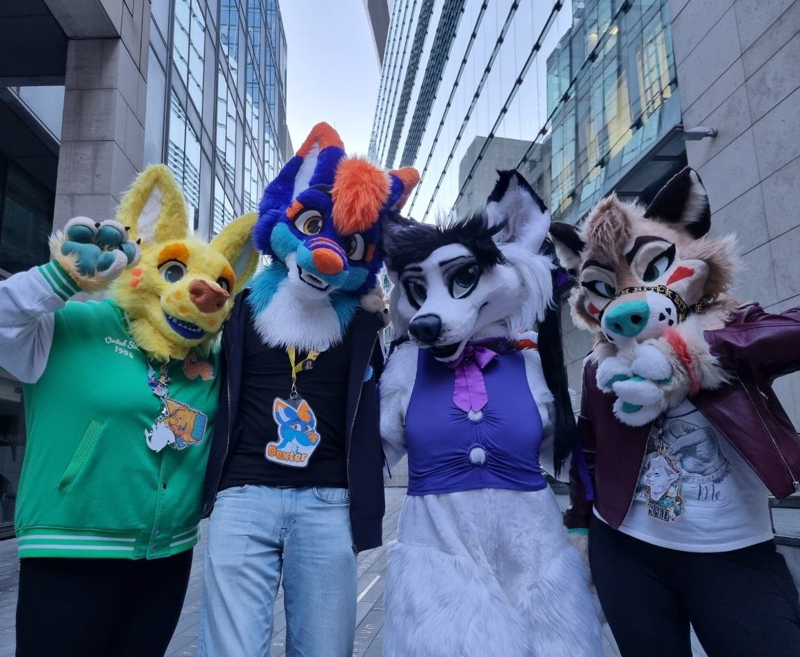 Floofs!

Please tag if you know 💜