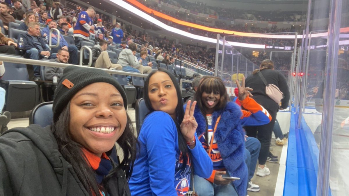 iamknije's tweet image. Sitting front row! Thank you #partsauthority #nyislanders #ubsarena #isles  #islesplus