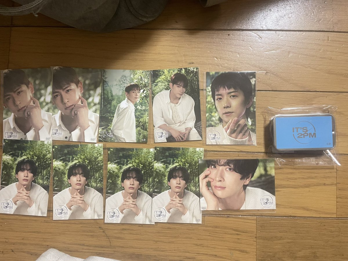 不在だったためやっと受け取れた2PMくじ。やっぱりジュノいない💦
交換してくれる方いないかなー。

求　ジュノステッカーと💛スライドケース
譲　JK.NK.WY.CSステッカー、💙スライドケース
郵送にてよろしくお願いします。
#2PM #2PMくじ　#交換