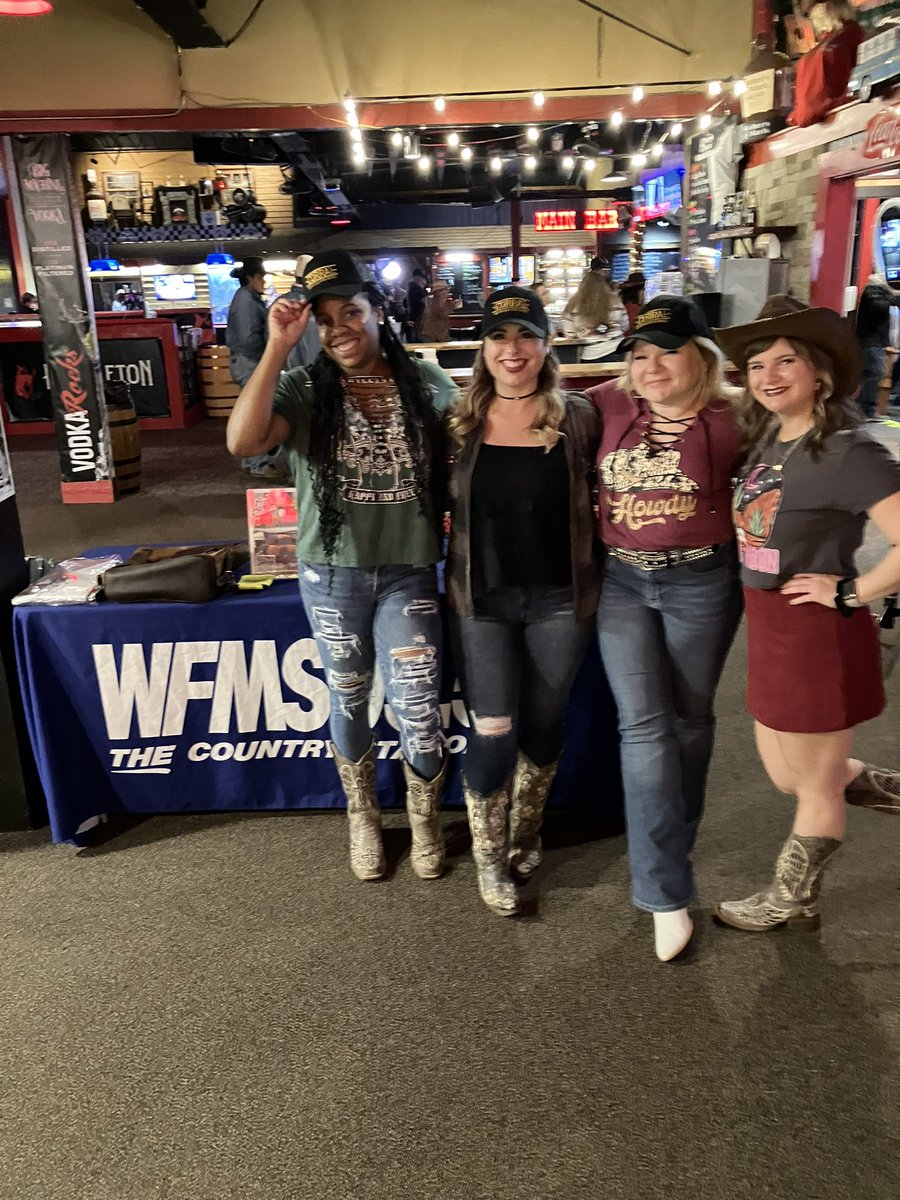955wfms's tweet photo. Saturday night in Indy! No better way to spend it than @BuschBeer #NeonNights presented by our friends at @CowpokesWestern! #WFMS #THECountryStation https://t.co/P6cb8rIWUD