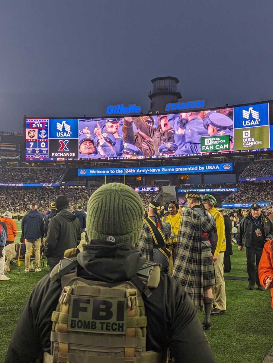 FBIBoston's tweet photo. #FBI Boston supported @FoxboroughPD, @MassStatePolice, &amp; our law enforcement partners to ensure today's @ArmyNavyGame was a safe &amp; fun day for everyone. This is the first time in the game's history that it has been played in New England. We thank everyone for their service. https://t.co/HIXxM10HP4