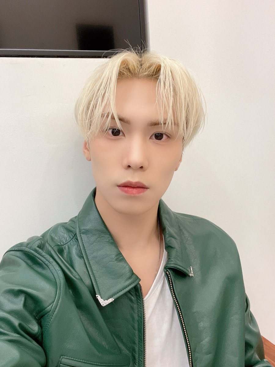 HourlyASTROBR's tweet photo. [20231209]

Atualização do #ROCKY no b.stage 🍀🥰

"Eu tive meu primeiro evento de fansign hoje haha
Foi muito divertido e feliz 😁

 Estarei ao vivo no Instagram amanhã às 17h
 Se tiver tempo, venha ver~^^ ♡♡"
🔗https://t.co/PVGnWrbCqn

#라키 #ROCKYST #LUCKYROCKY @p_rockyent @onefinedayent