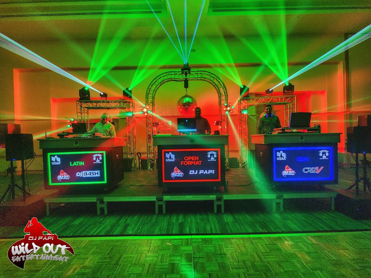 DJPapiTampa's tweet photo. Just opened up the request lines at my USAA event! It's getting lit!! Ha ha! https://t.co/rNnobDbuYk