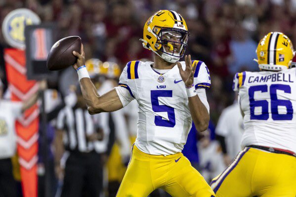NCAAACTION's tweet photo. Jayden Daniels is your #Heisman AWard Winner. https://t.co/31rDCxtcV7