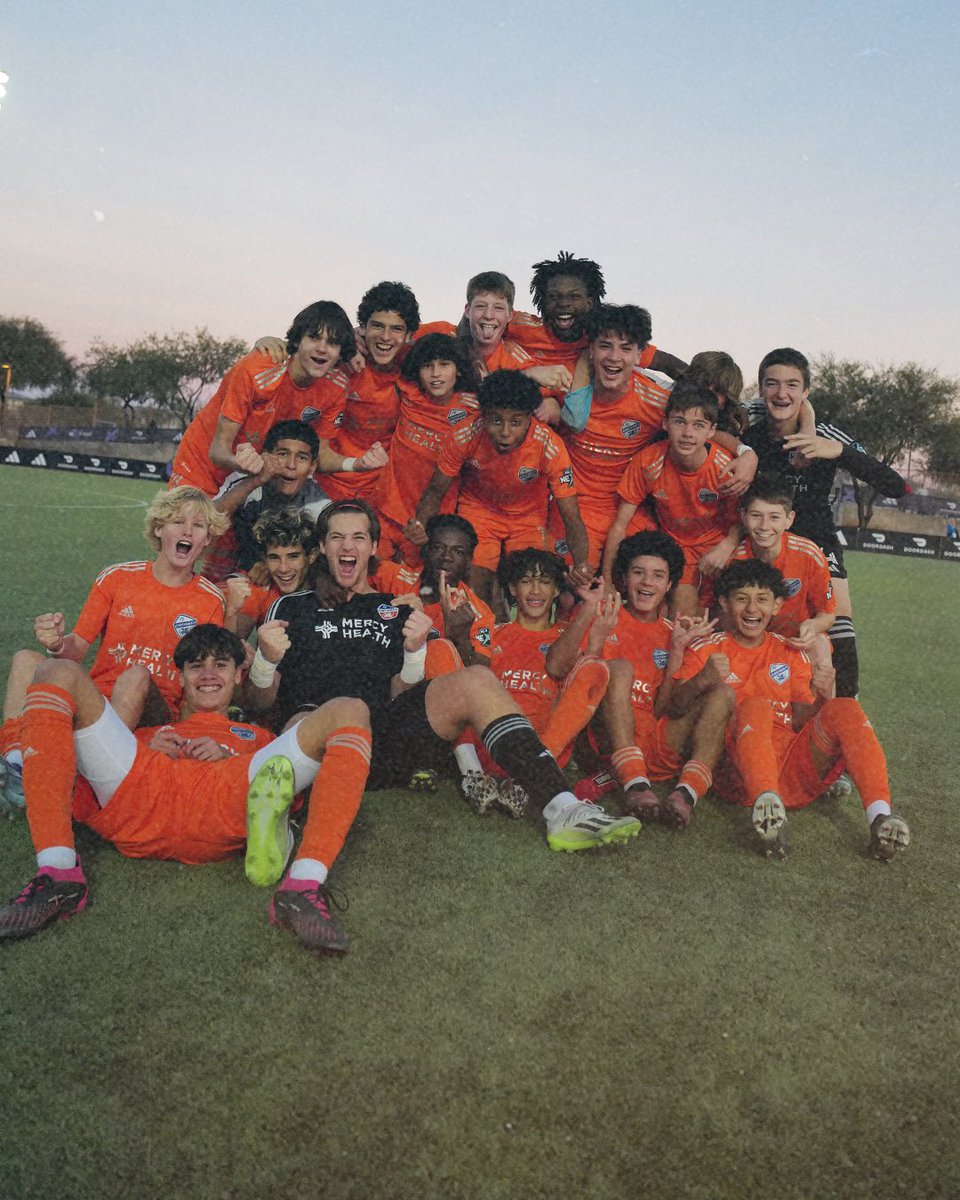 MLSNEXT's tweet photo. Yep, that’s roses you’re smelling on the feed. We’re giving FC Cincinnati their flowers. 💐

A 2-1 outing led the U15s to a big victory in Saturday’s Fest action. 

#MLSNEXTFest | @adidasfootball https://t.co/7HQOe4OUVK