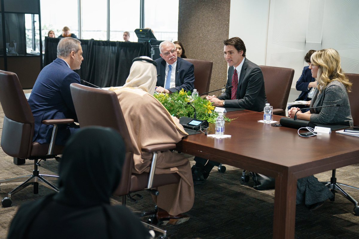 JustinTrudeau's tweet photo. Today, I met with foreign ministers from Saudi Arabia, Türkiye, and the Palestinian Authority. I listened to their views, and reiterated Canada’s support for the right of Israelis and Palestinians to live in peace and security. Read more here: https://t.co/o2NTvoPGt9 https://t.co/lhLcK3iLL6