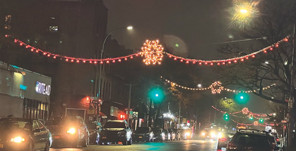 #ICYMI: Holiday lights are up and shining #ontheavenue! tinyurl.com/5n6e9ft8