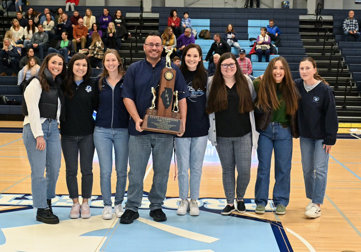 ProspectGGolf's tweet photo. It was good to have the Champs back last night! The 2013 STATE CHAMPS returned Friday ten years after running away with the state team title and finishing with 3 All-State individuals. What an era for Prospect girls golf and what a great group of young women!! @KnightsofPHS https://t.co/BKdRHsAtQd