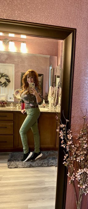 Happy Saturday Baby!💋 Just a few selfies that are on my page at https://t.co/psXKXSEIqj https://t.co<a href="/tag/stockings"class="tags"><span>#stockings</span></a><a href="/tag/redhead"class="tags"><span>#redhead</span></a><a href="/tag/ff"class="tags"><span>#ff</span></a><a href="/tag/bigboobs"class="tags"><span>#bigboobs</span></a><a href="/tag/milf"class="tags"><span>#milf</span></a><a href="/tag/longlegs"class="tags"><span>#longlegs</span></a>