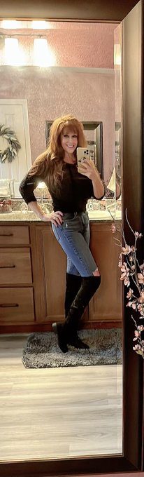 Happy Saturday Baby!💋 Just a few selfies that are on my page at https://t.co/psXKXSEIqj https://t.co<a href="/tag/stockings"class="tags"><span>#stockings</span></a><a href="/tag/redhead"class="tags"><span>#redhead</span></a><a href="/tag/ff"class="tags"><span>#ff</span></a><a href="/tag/bigboobs"class="tags"><span>#bigboobs</span></a><a href="/tag/milf"class="tags"><span>#milf</span></a><a href="/tag/longlegs"class="tags"><span>#longlegs</span></a>