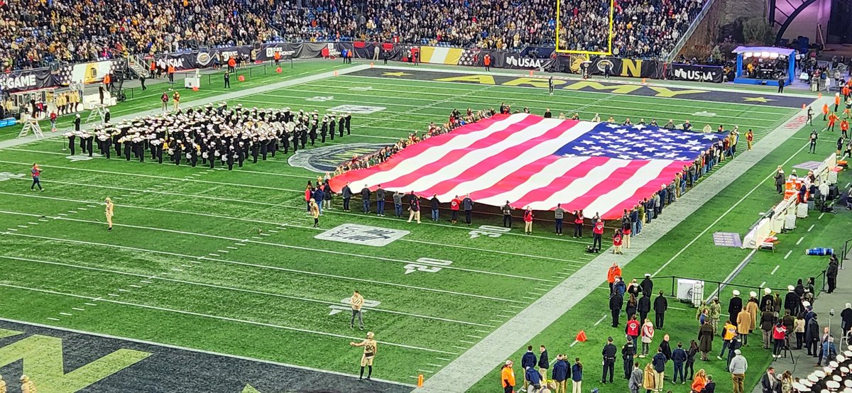 RW2806's tweet photo. An amazing experience at today's Army Nave game!  Go Navy Beat Army #ArmyNavy https://t.co/2N4MFqhxXa