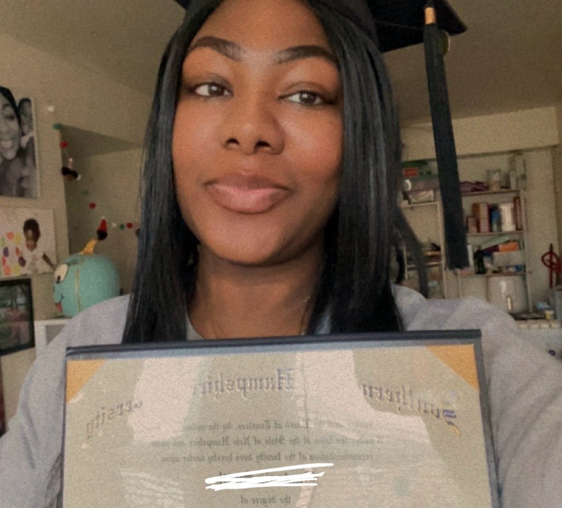MotherFNWriter's tweet photo. Attended my virtual graduation from @SNHU today, while sporting one of my favorite shirts from @_nicolefalls
“Writing is my self-care”

I’m ecstatic and beyond proud of myself! 
👩🏾‍🎓🫶🏾🥳
#Snhu #snhualumni #snhucelebrate #masteredit #creativewriting https://t.co/CQ0LG7hk8N