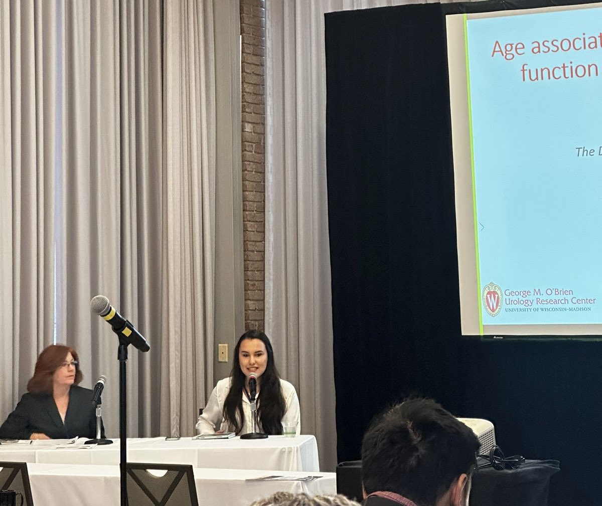 Our team had a busy day today and it started with @_cintiavs moderating the first session of the day with the keynote speaker William Ricke’s lecture on BPH and aging #PelvRes23 Great job, Cintia!
