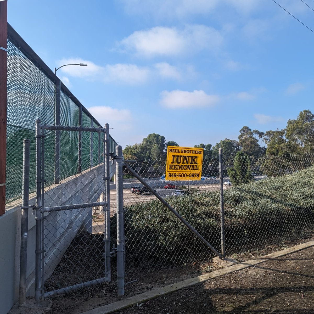 Haulbrosjunk's tweet image. Embrace a space where every item has a purpose, and every corner tells a story of intentional living. 🏡 #PurposefulLiving #IntentionalSpaces
