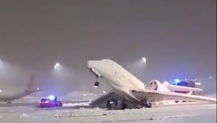 Climate Activists’ Private Planes Freeze Themselves To Runway In Powerful Protest 
buff.ly/46Gbs9o
