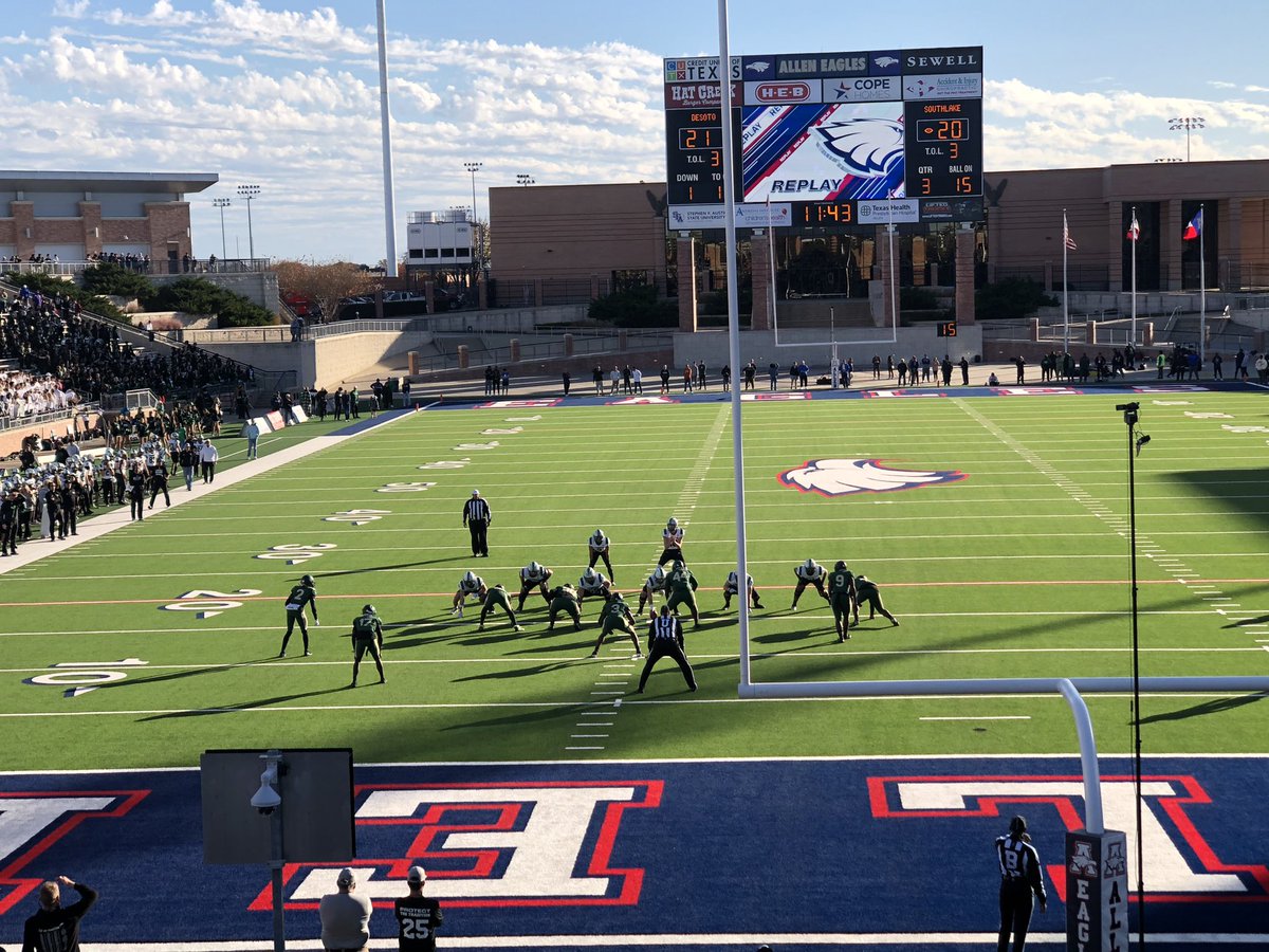 Texas High School Playoffs - Desoto vs Southlake Carroll 
SCHS finest <a href="/NigelFodor24/">Nigel Fodor</a> <a href="/ArtClayton_/">Art Clayton</a>
