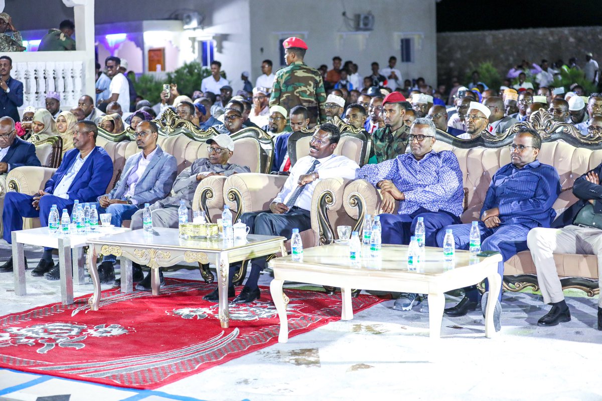 Madaxweynaha Dowladda Galmudug <a href="/MrQoorqoor/">Ahmed Abdi Karie</a> ayaa ka qayb galay munaasabad ballaaran oo ay kasoo qayb galeen Xildhinaanno ka tirsan BFS, mudnayaal ka tirsan labada gole ee Dowladda Galmudug, ganacsato, siyaasiyiin iyo qaybaha kala duwan ee bulshada kana dhacday Degmada Hobyo.