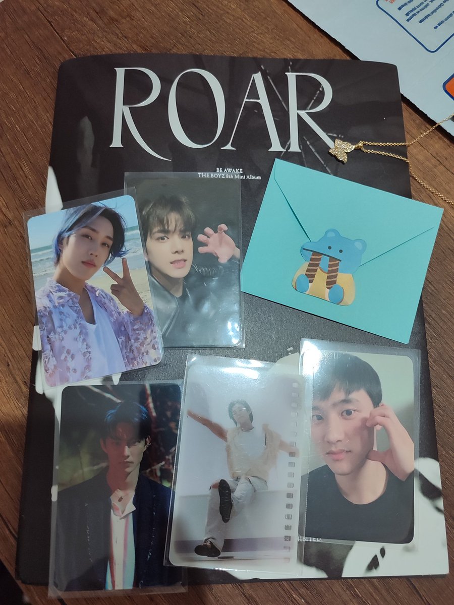 Arkadaşlar biri var öyle güzel kalpli ki.. Yani onunla arkadaş olduğum için daha ne kadar şanslı hissedebilirim bilmiyorum cidden.Bugün bana gönderdiği güzelliklere bakın🥺 Ben seviyorum diye jacob ve kyungsoo koyan kalbini yiycem gerçekten😭<a href="/chanqminq/">zeyℓoey 🌻</a>