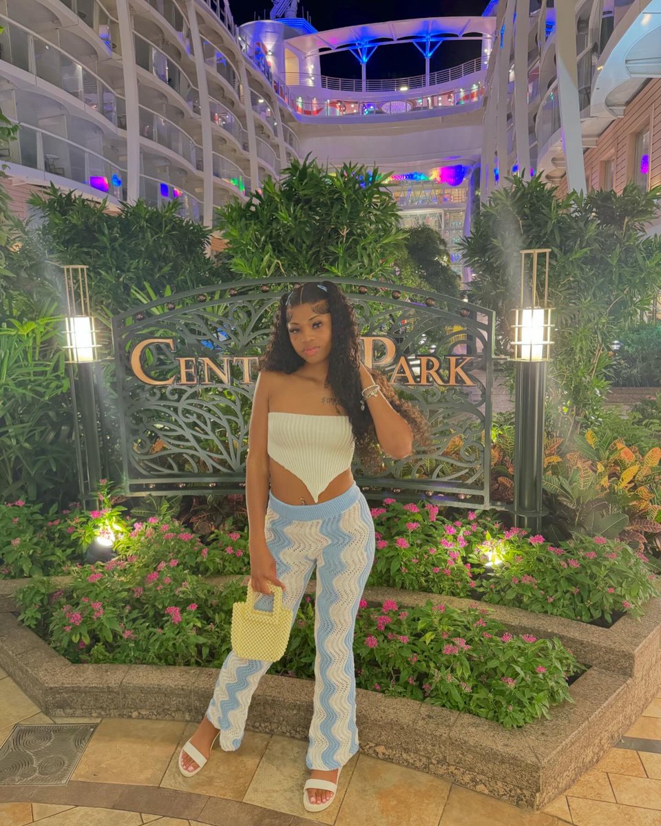 arait_Tiara's tweet photo. forgot to post on here for my bdayyy♐️🌴😍 https://t.co/1ogXcIV4ag