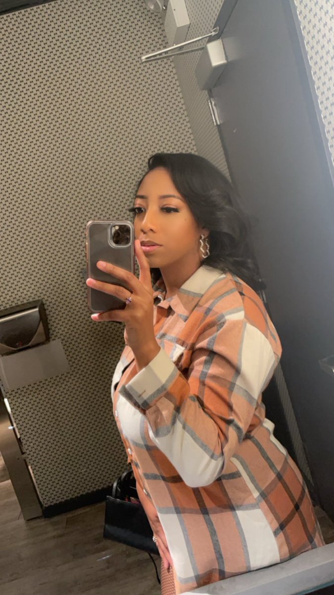 TianaKen_'s tweet photo. Silk Press Season 💇🏽‍♀️ https://t.co/MrThjLujC9