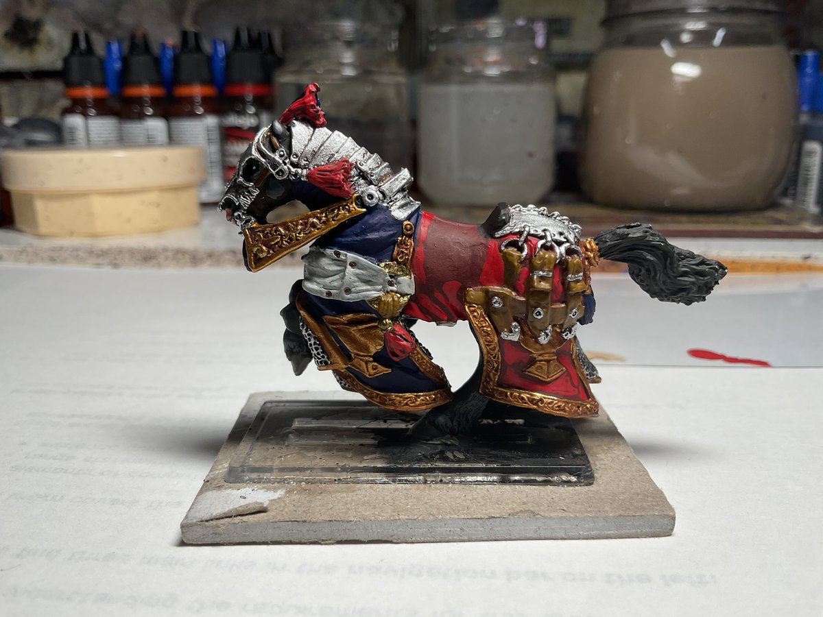 Oldwargamer's tweet photo. Okay, the detail on this Knights barded horse is officially driving me nuts. It is a #Gamezone miniature, probably the most detail I have ever seen on minis. Ironically, it’s strangely satisfying as well. 😂😀👍
#wargaming #28mm #wargames #barding #knightsstead #medieval https://t.co/JoONbxExX6