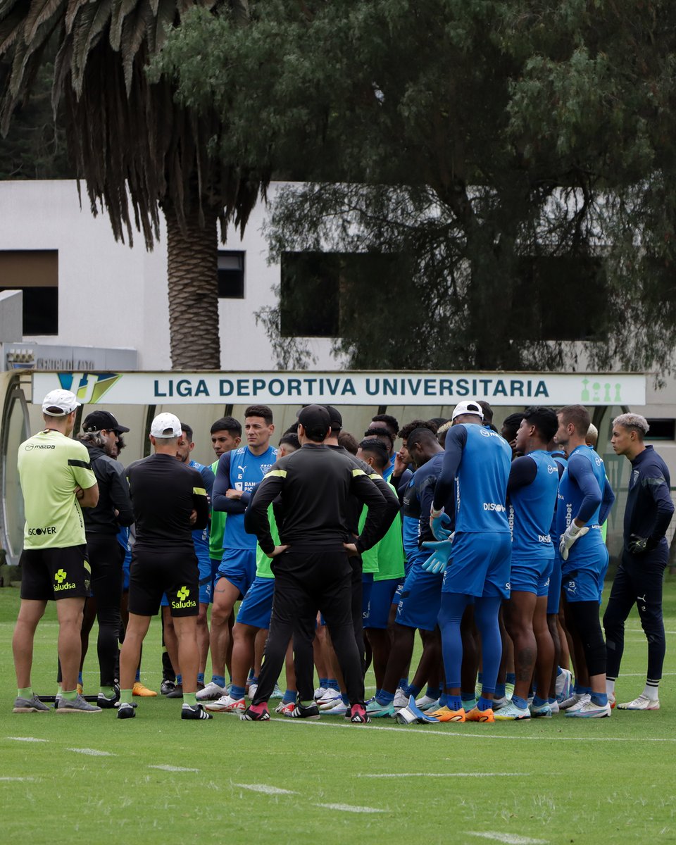 ¡JUNTOS, contra todo y por todo! 👊
🗣️ #VamosLIGA 👊

🔜 🏆#IDVLIGA
#JuntosVamosPorMás ⚪🔴