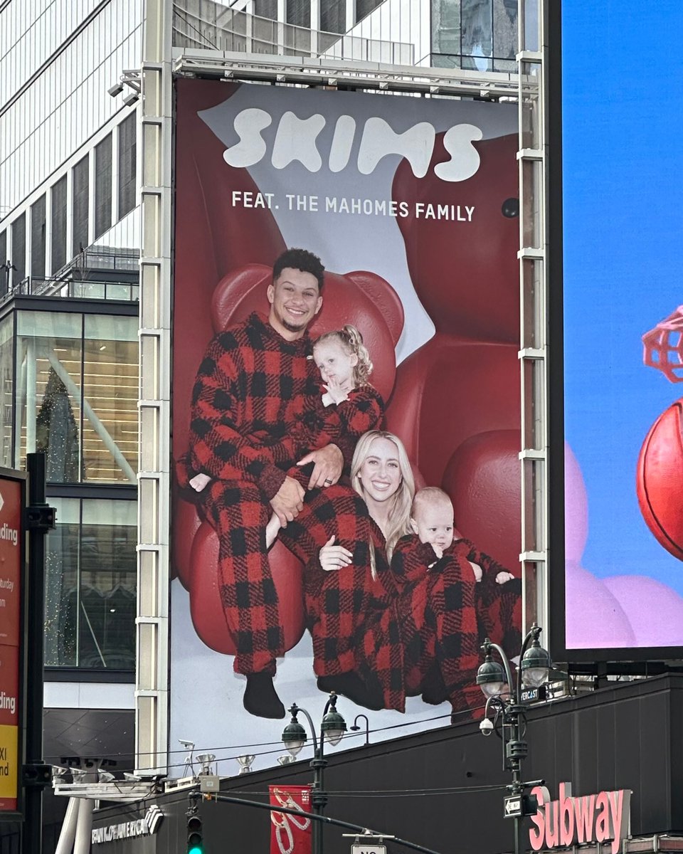 Randi Mahomes tweet media