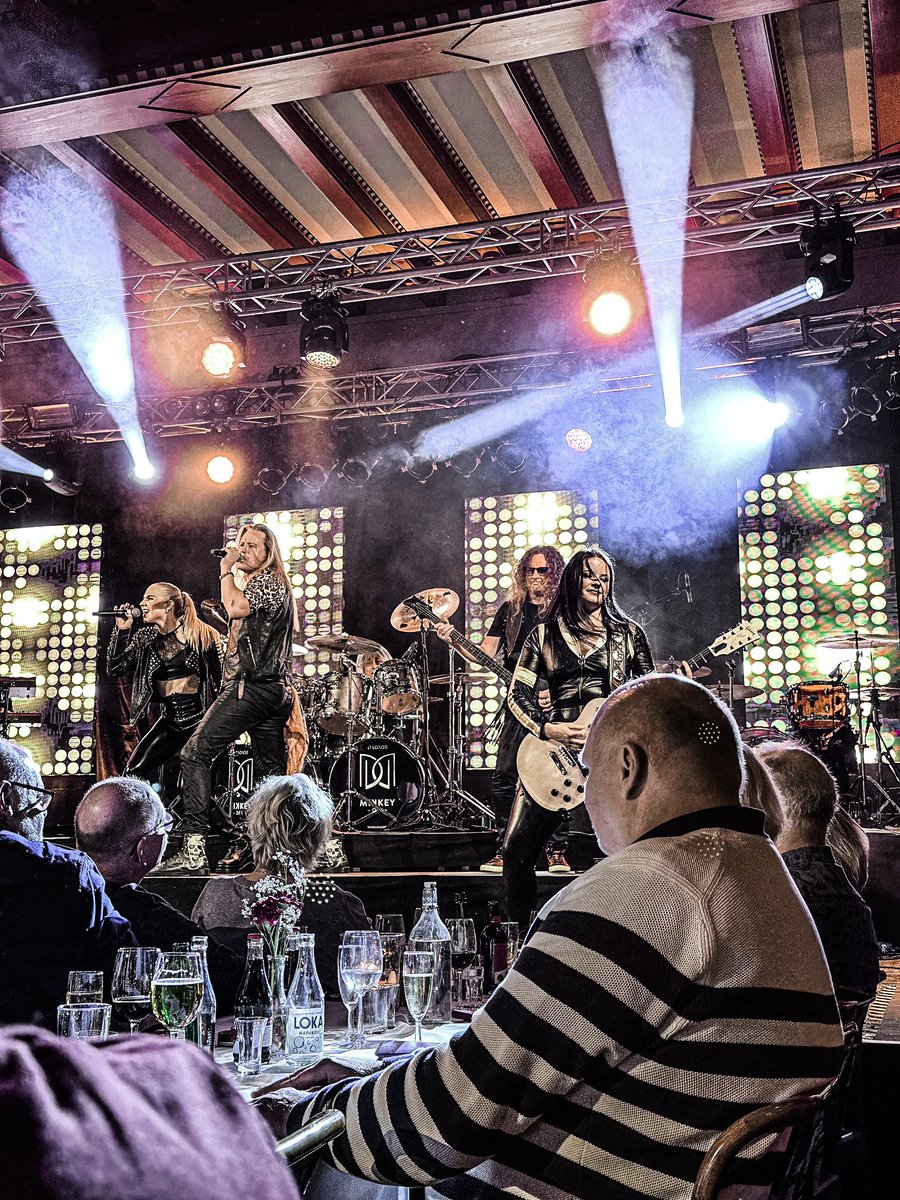 Wahlgren_80's tweet photo. Gött ös ikväll 🤩🔥 bjöd personalen på julbord med rockshow signerat Mickey Dee och Demona . Blev väldigt uppskattat 🤩🌟🔥 #bsajulbord2023 #mickeydee #bsa https://t.co/5F3VFtZ4AZ